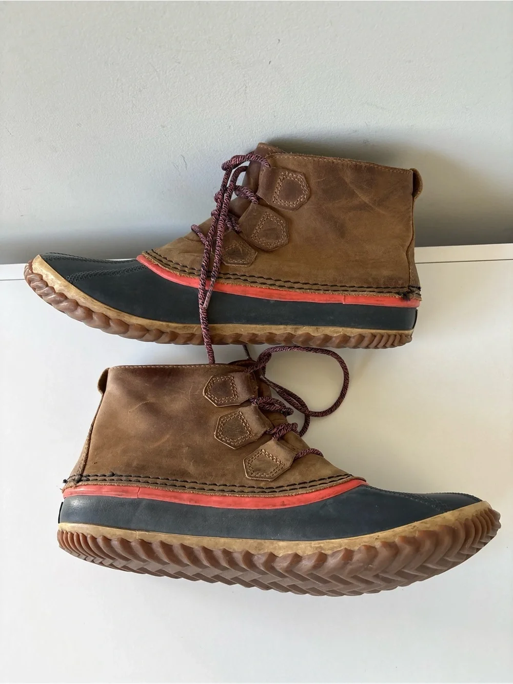 Sorel Out N’ About Leather Duck Boots Size 11